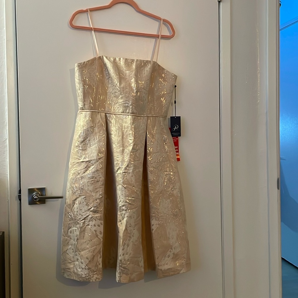 NWT ADRIANNA PAPELL STRAIGHT NECKLINE BOX PLEAT METALLIC Butterfly design DRESS